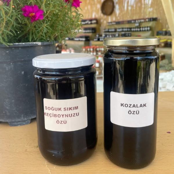 1 Adet Keçiboynuzu Özü 1 Adet Kozalak Özü